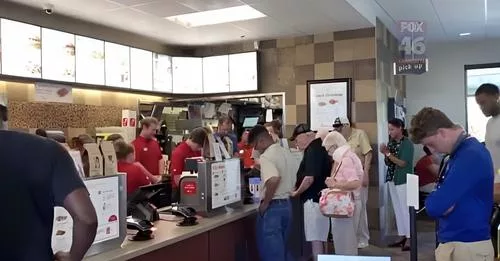 Entire Chick-fil-A Fell Silent as Manager Asks Workers and Customers to Pray