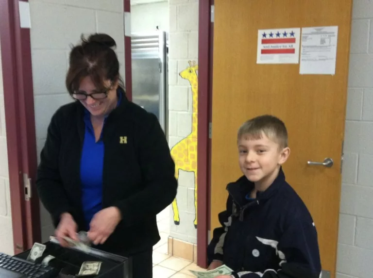 This kind 8-year-old paid off his friend’s school lunch debt after he was denied food