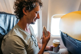 Man wonders if he’s a jerk for eating burger next to vegetarian during flight