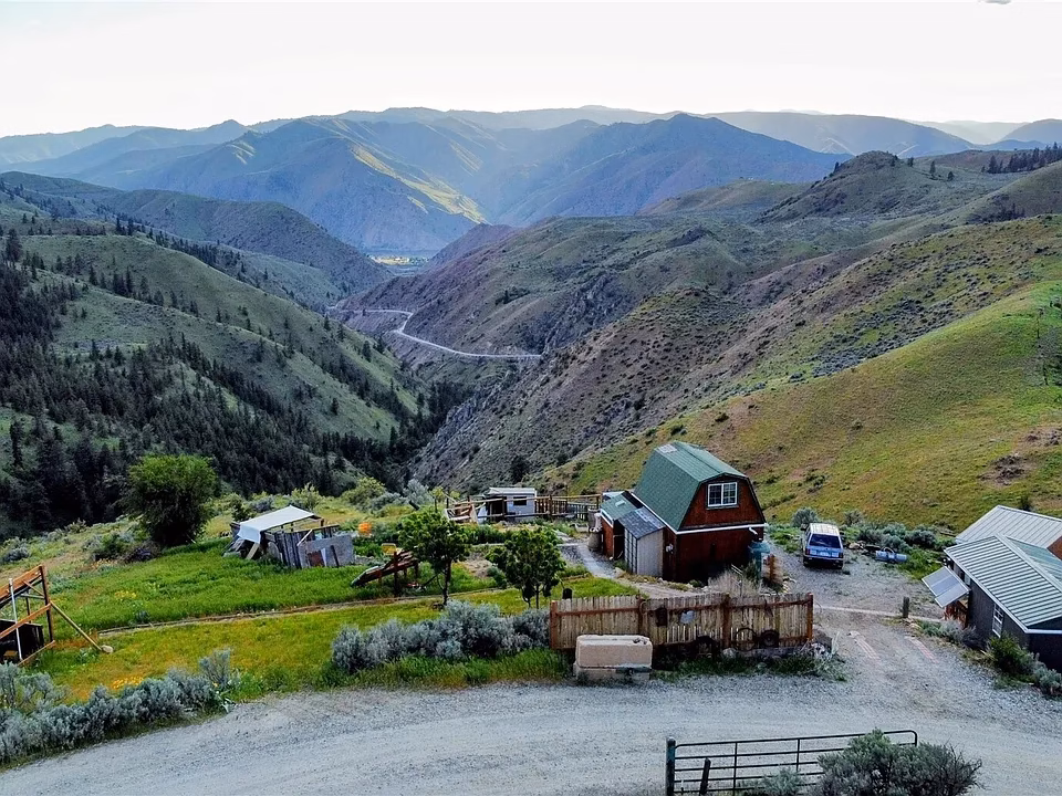 Mountain-Top Off-Grid Retreat on 60+ Acres
