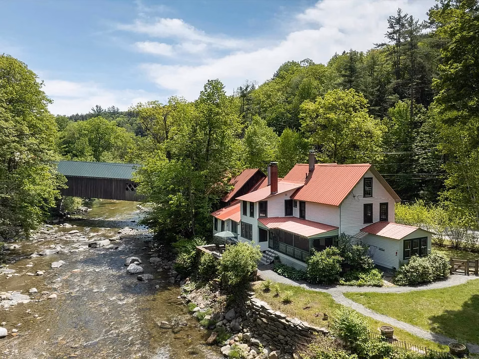 Riverside Vermont Retreat with Guest Cottage