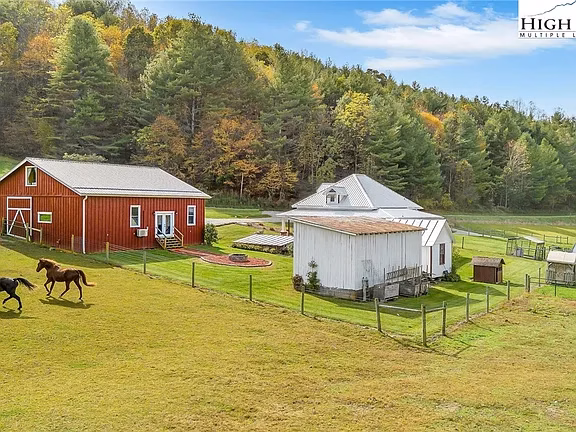 Charming Farmhouse on 50 Scenic Acres