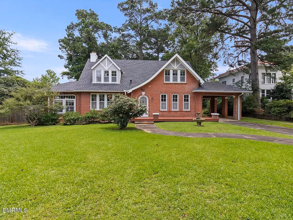 Historic Charm Meets Modern Comfort โ Spacious 4BR Home